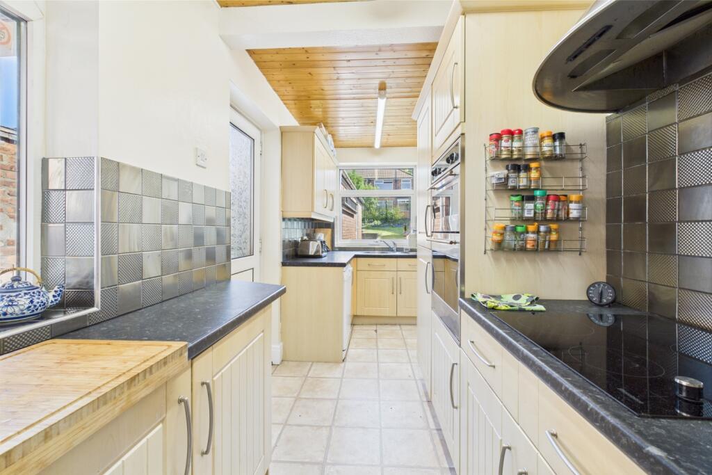 CAM03162G0-PR0266-STILL004