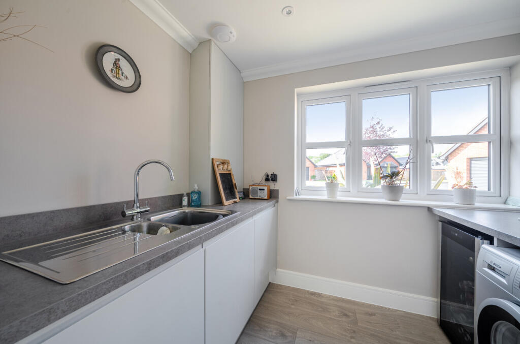 1346719-11-68c153...