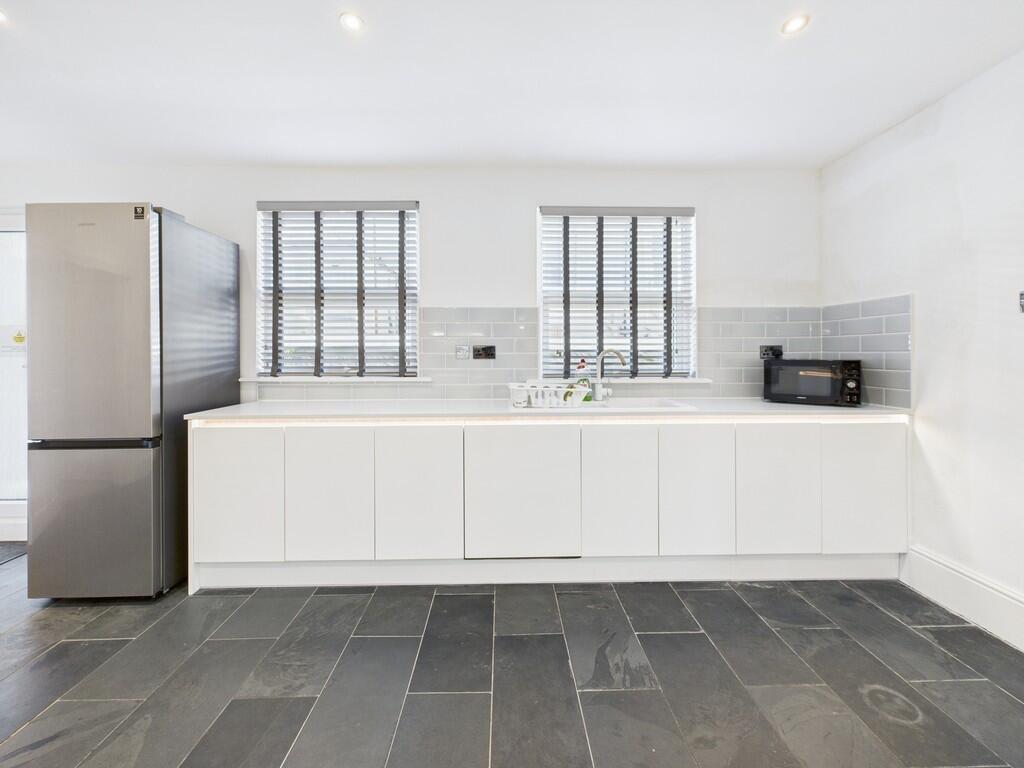 CAM03974G0-PR0120...