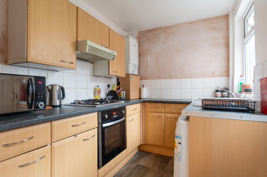 KITCHEN, DINER AND LIVING ROOM