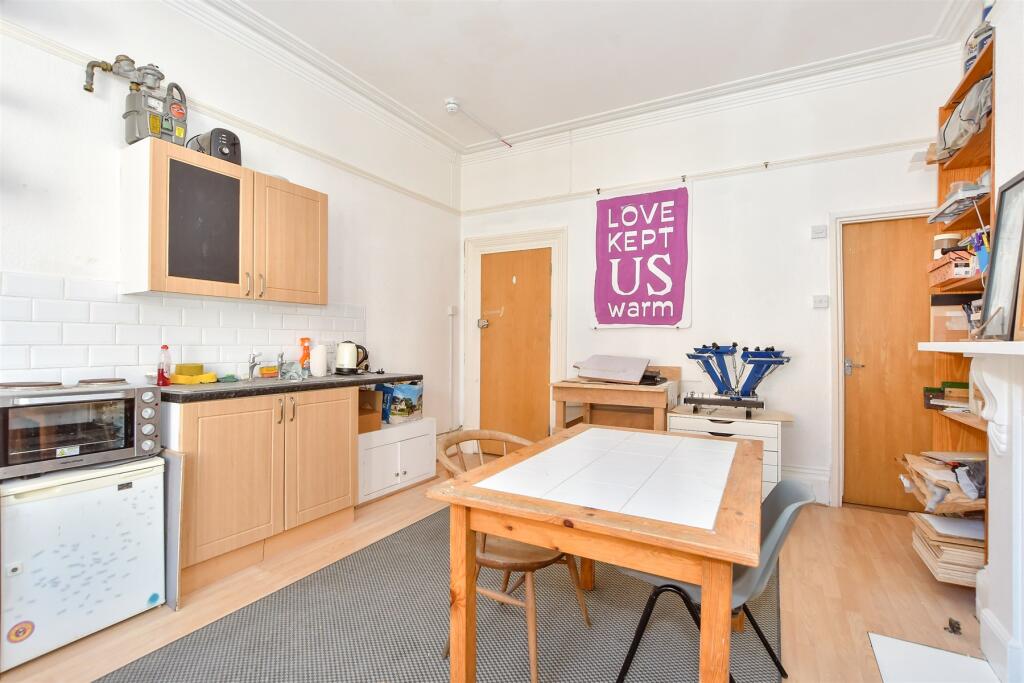 Lounge/Bedroom/ Kitchen