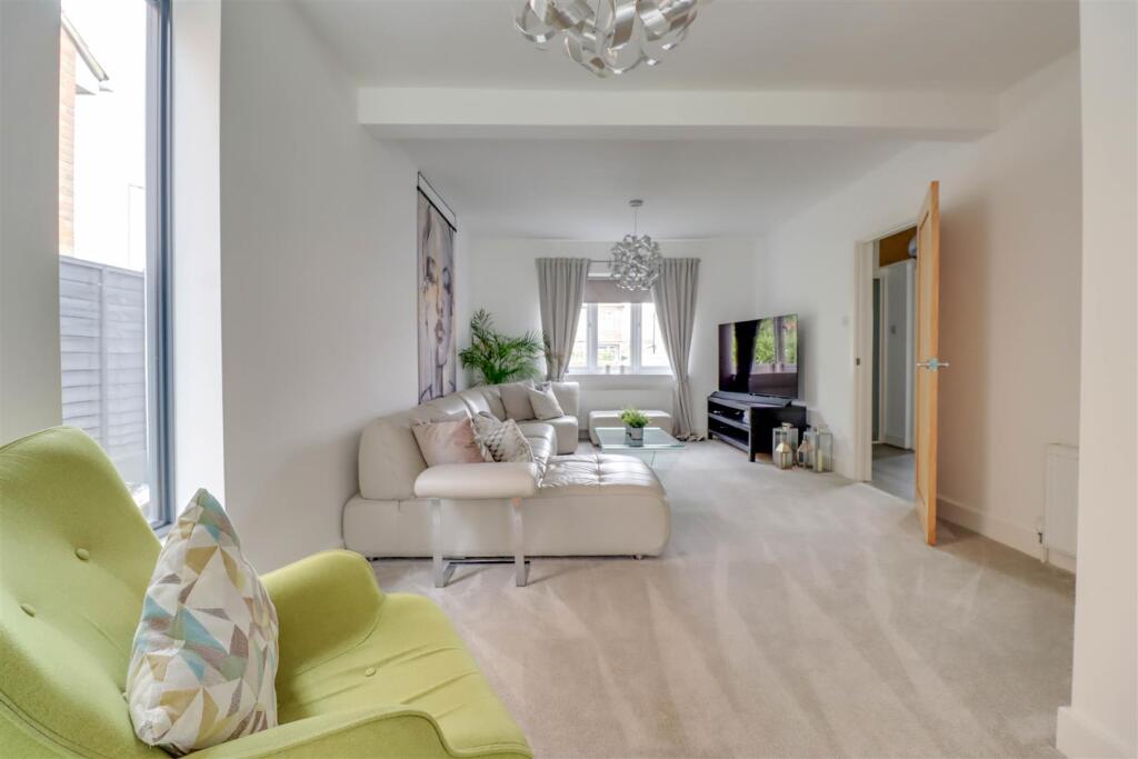133 LONDON ROAD INSIDE-17.jpg