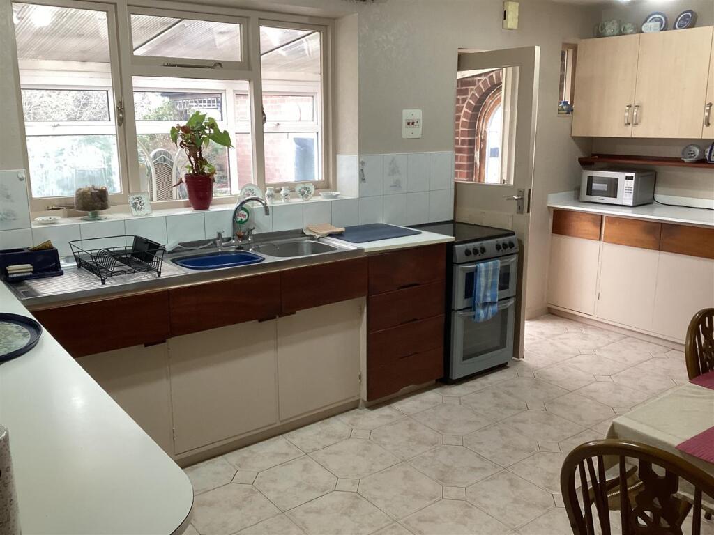 45 Birchley Heath Road, Birchley Heath