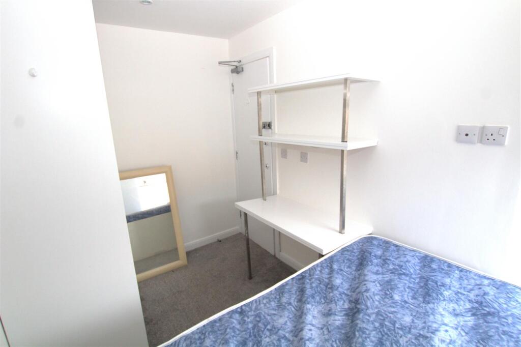 bedroom 4.1.jpg