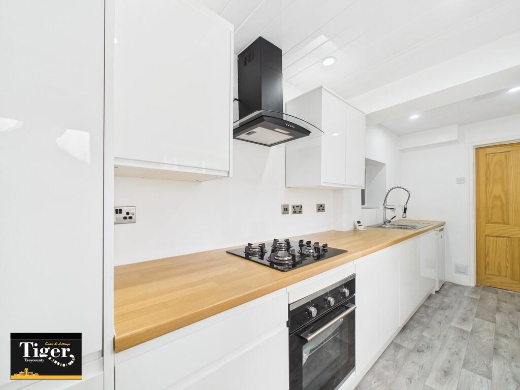 CAM02176G0-PR0527...