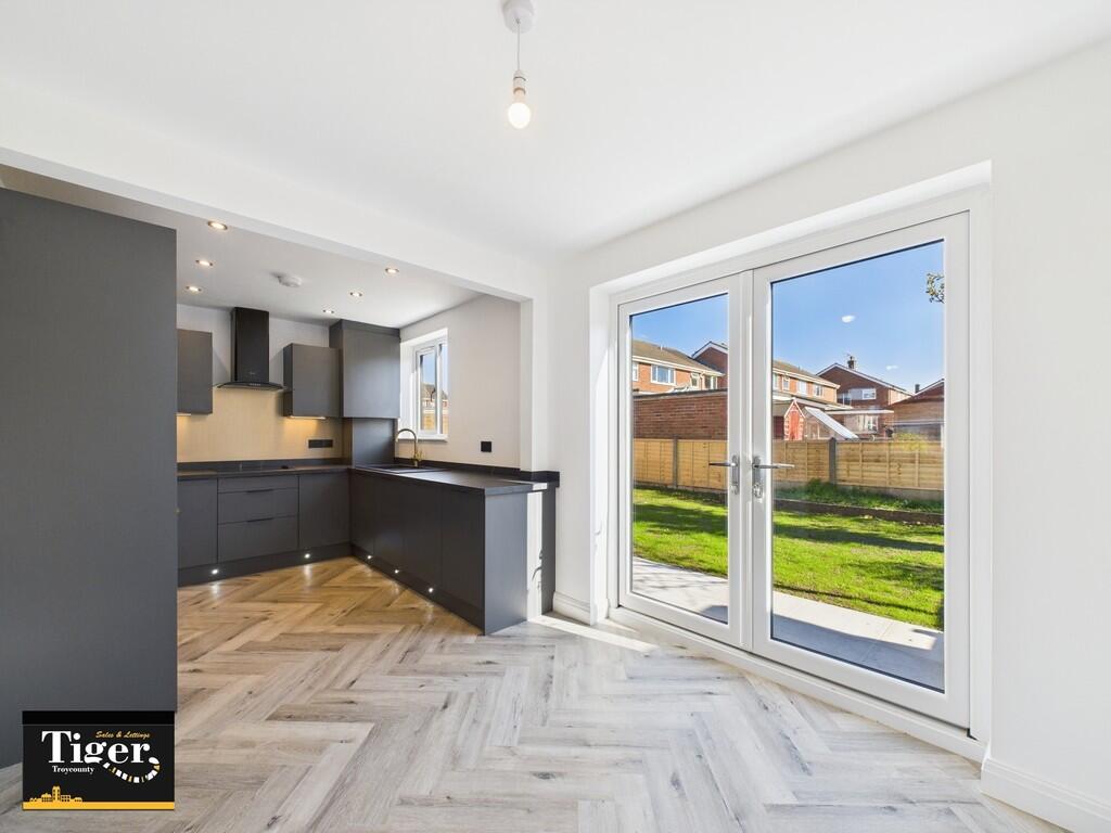 CAM02176G0-PR0540...