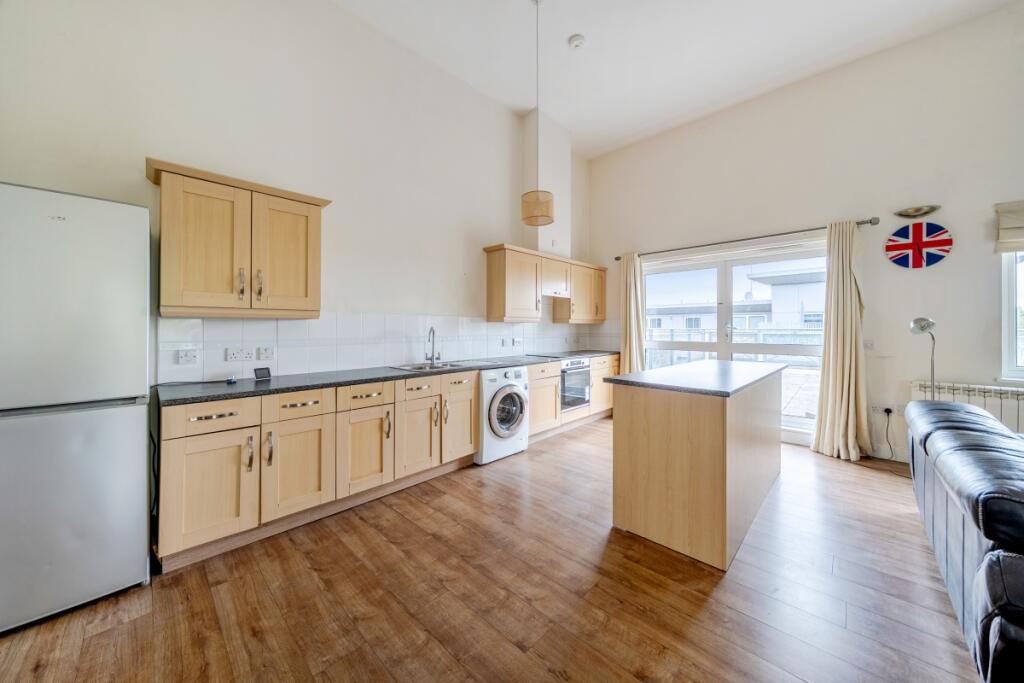 1369552-7-68ef7ba...