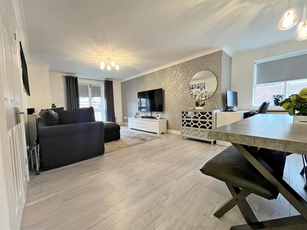 Open Plan Living/ Dining Area