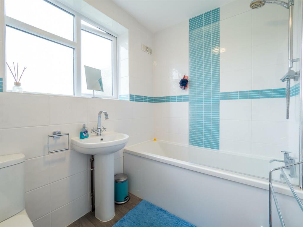 Flat 13 Brookhurst Court-14.jpg