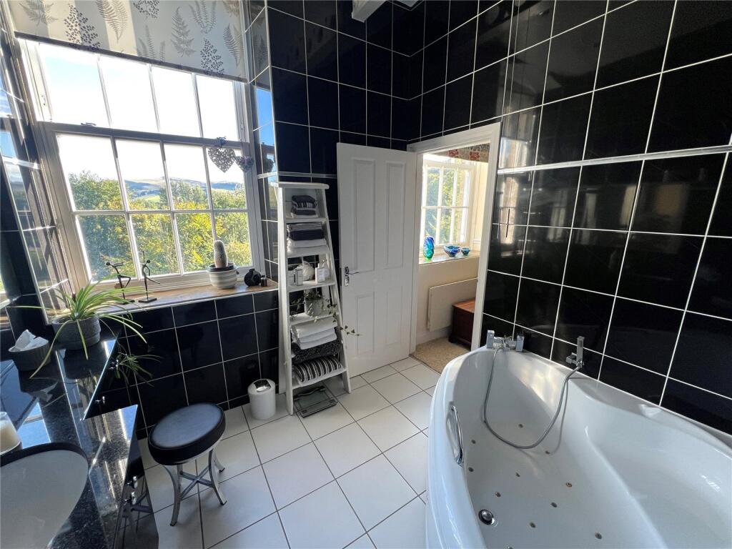 En-Suite Bathroom