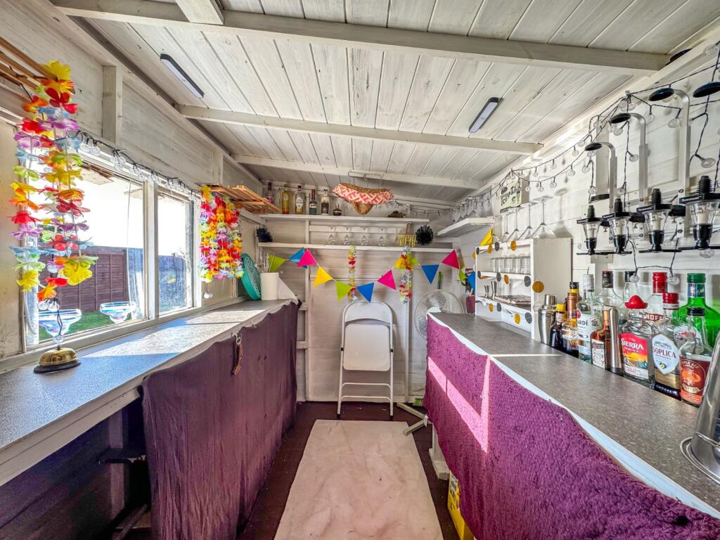 Bar/Store
