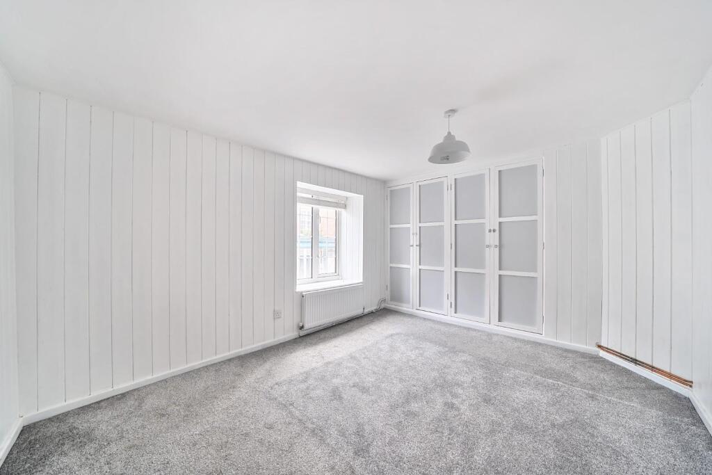 Bedroom 1 wardrobes.jpg