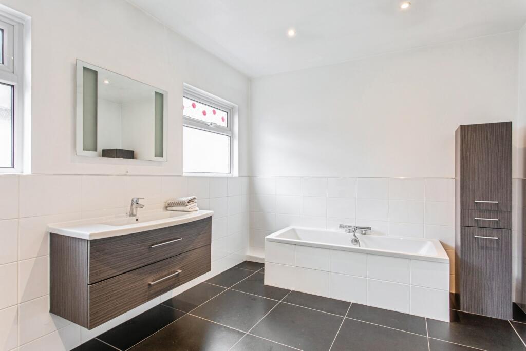 Bath/Shower Room