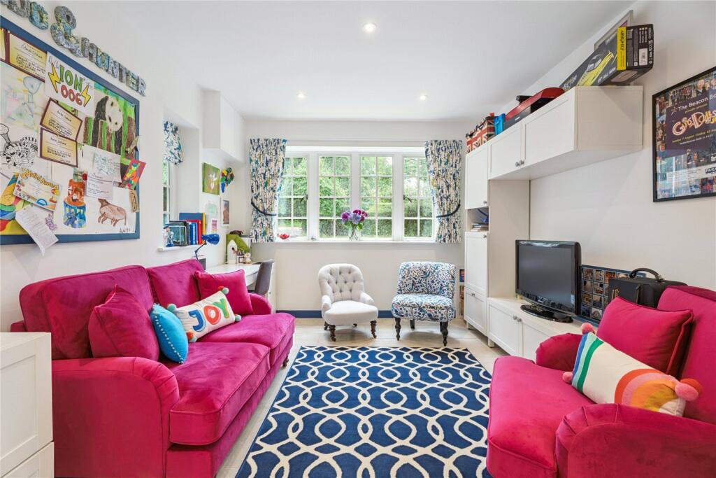 Tv/Play Room