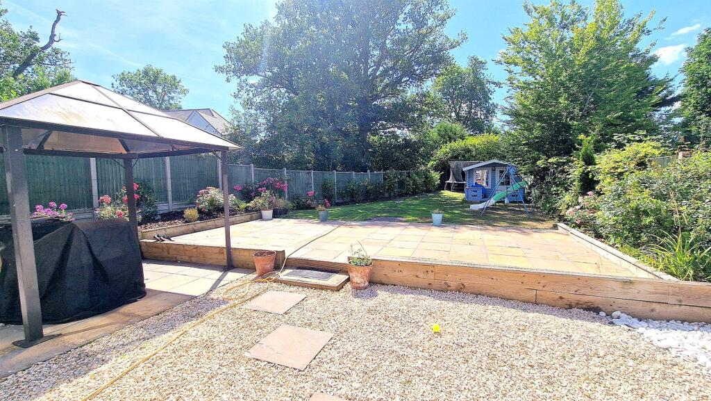 REAR GARDEN FULL LENGTH.jpg