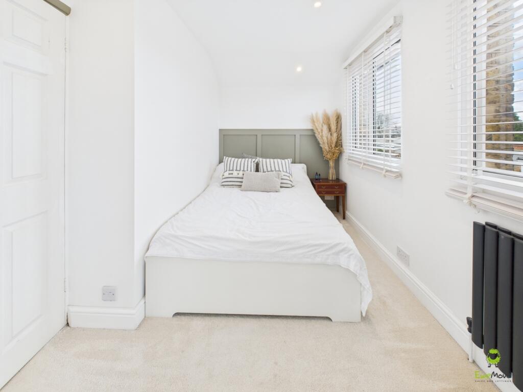 CAM03418G0-PR0191-STILL029