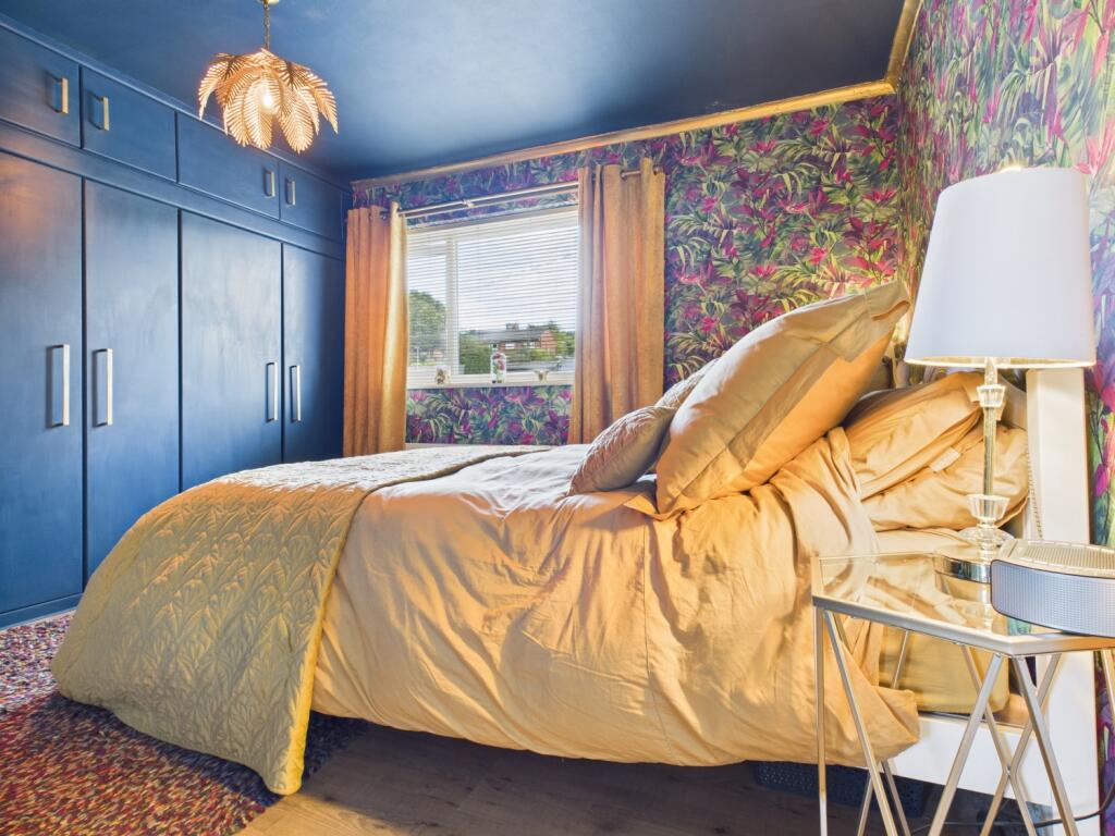 CAM03729G0-PR0127-STILL007