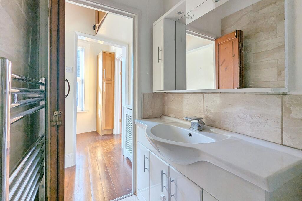 17a Penge Lane, Penge, London, SE20 7DU