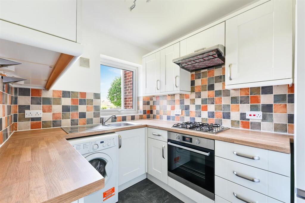 WILLIS CLOSE, (8).jpg