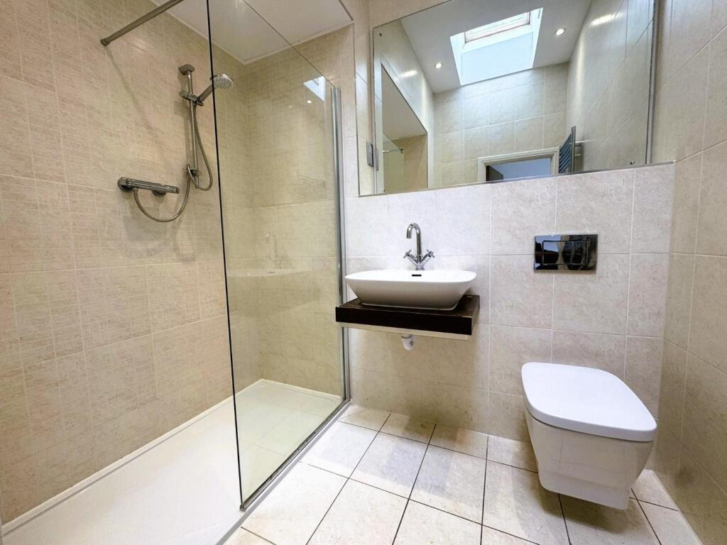 Ensuite1.JPG