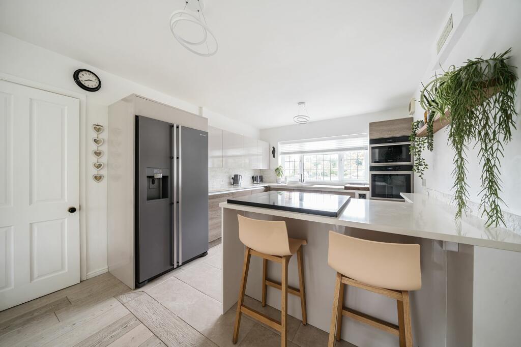 Kitchen/ Dining Room