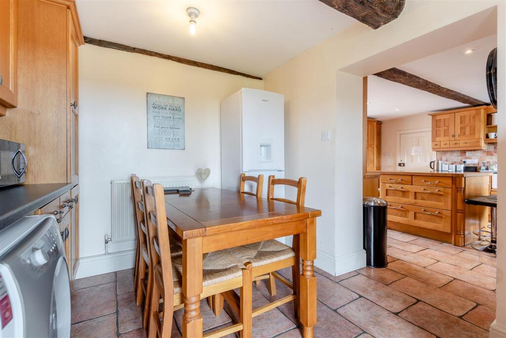 8657361-interior36.jpg