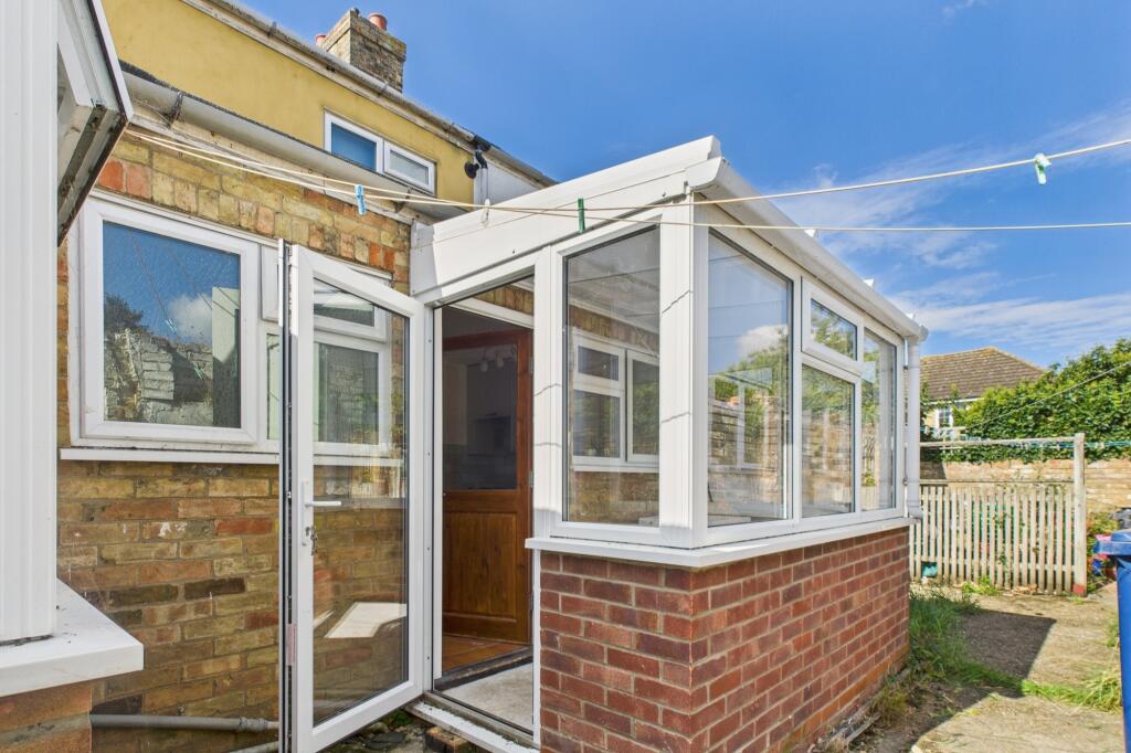 CAM02519G0-PR0336-STILL018