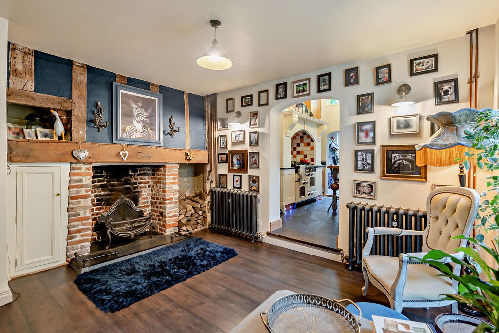 8598428-interior0...