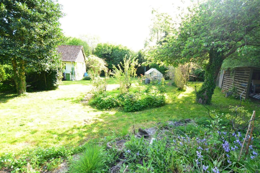 Gardens Nr Bungalow