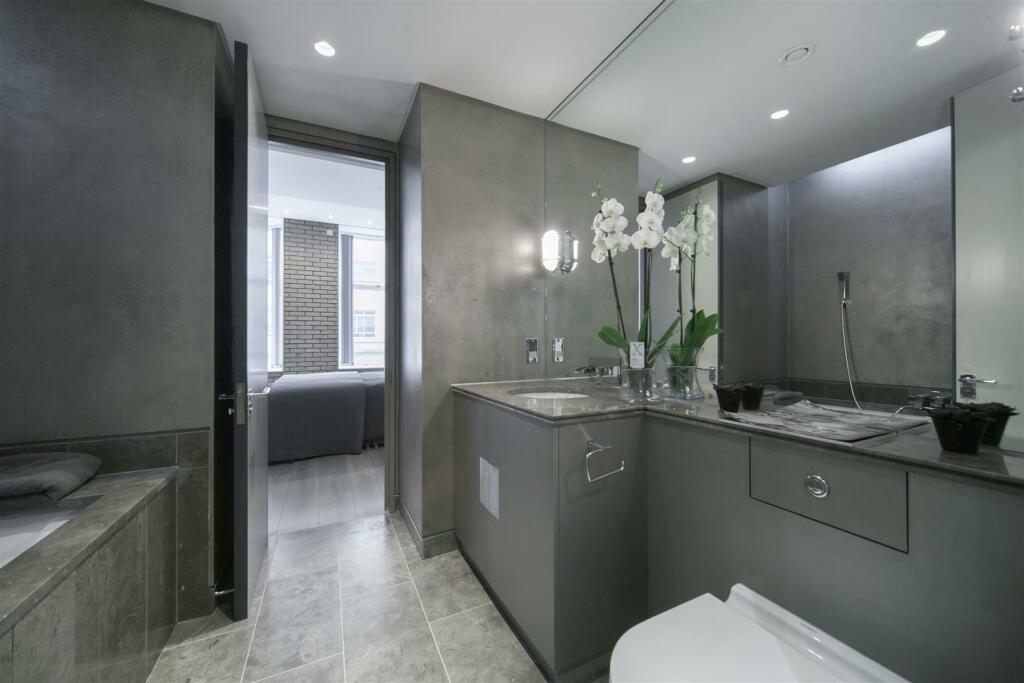 bathroom (1).jpg