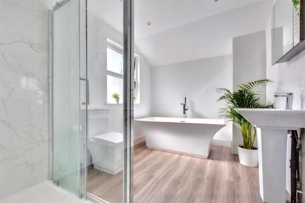Bathroom_1.jpeg