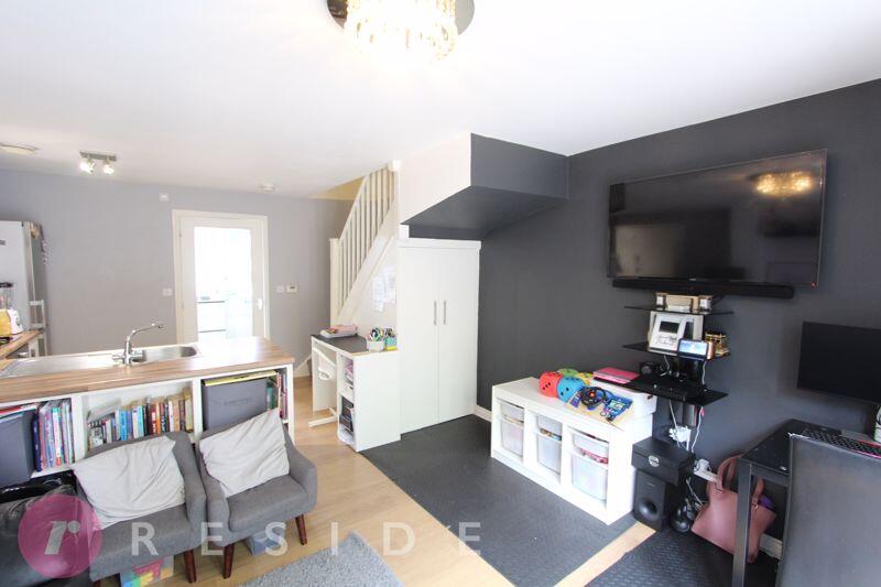 Lounge / Dining Area