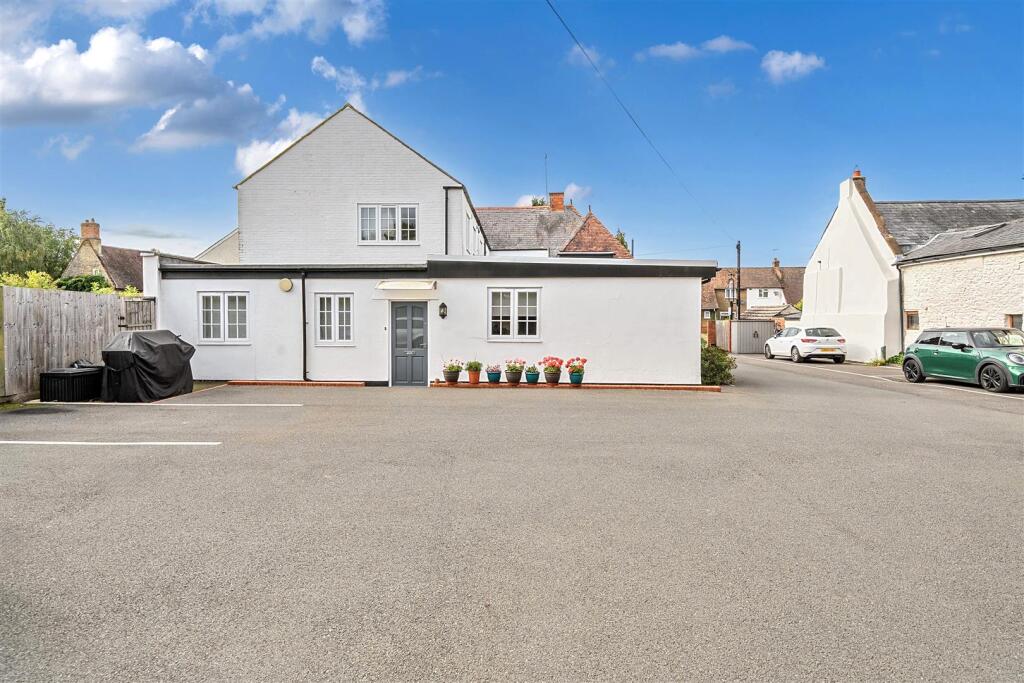 Flat 4, 10 High Street, Gayton NEW (9).jpg