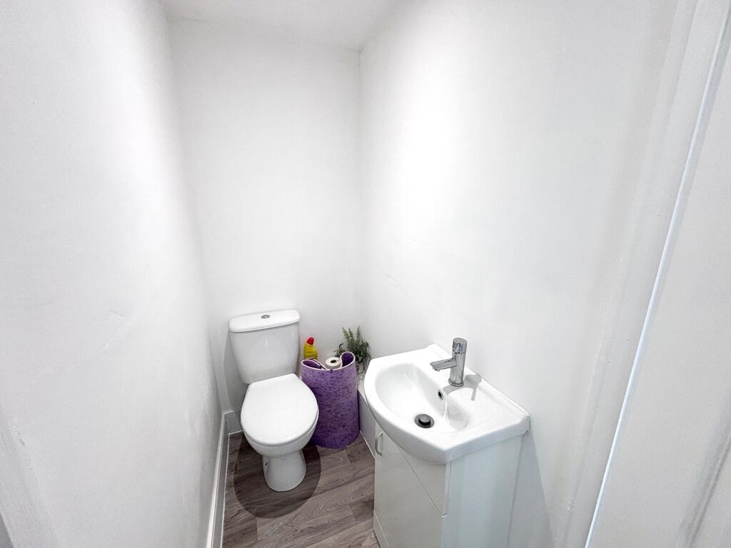 Cloakroom/wc
