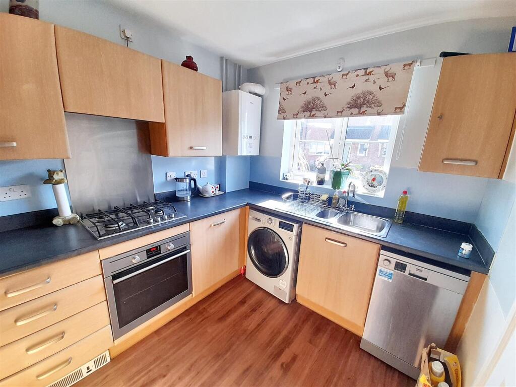 Kitchen 2 new.jpg
