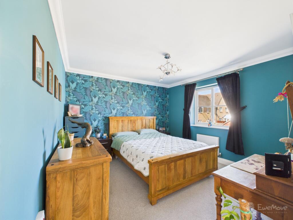 Principal Bedroom- Mark Stephens EweMove Newmarket