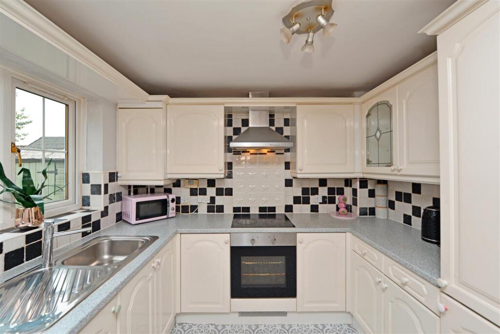 Fitted Dining Kitchen: