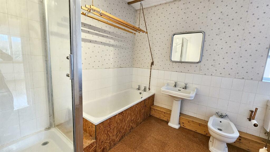 Family Bathroom.jpg
