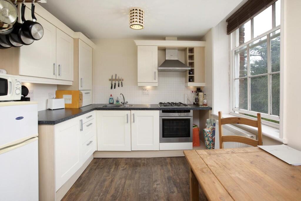 Kitchen Area v1 (Large).jpg