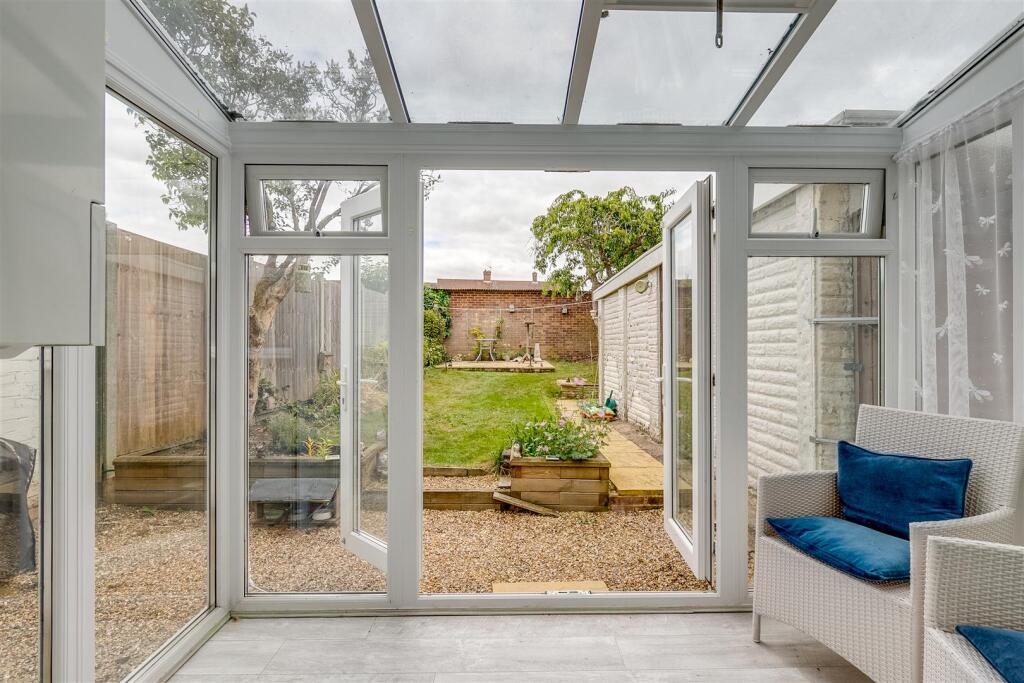 Romany Close 34-8.jpg