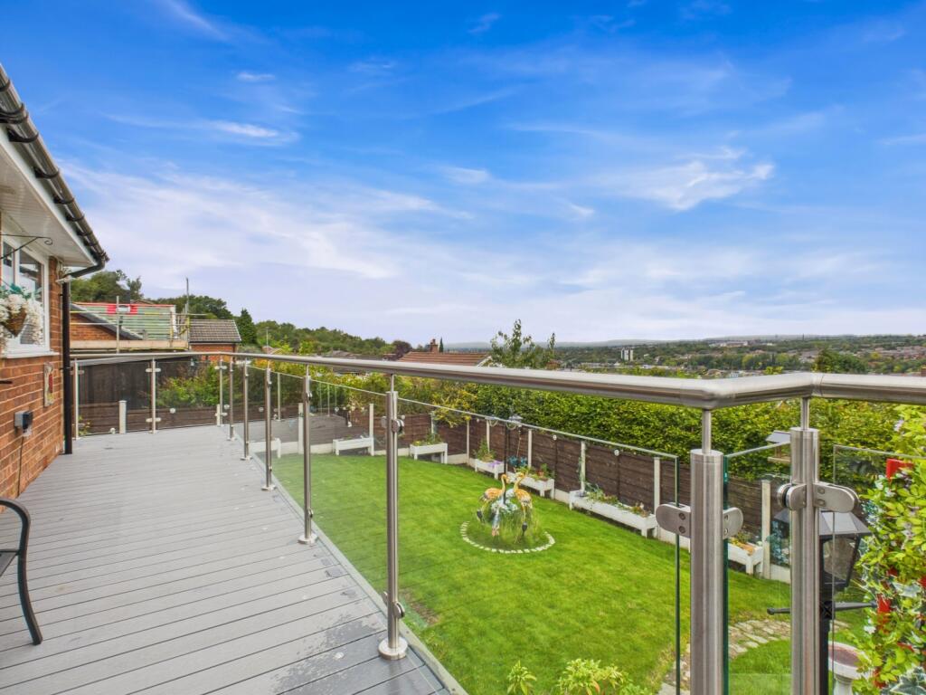 CAM03729G0-PR0150-STILL033