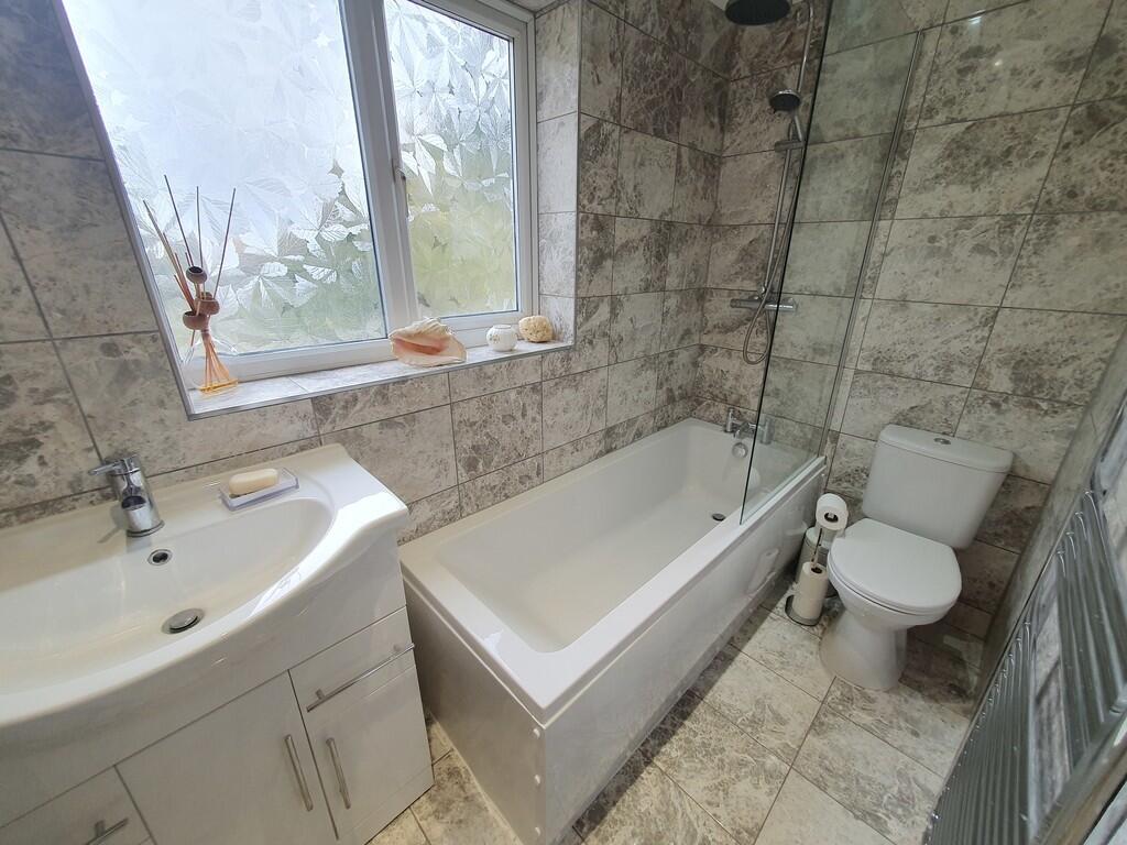 En-Suite Bathroom