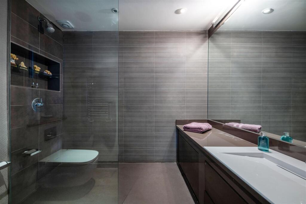 80 neville court 3095 shower.jpg