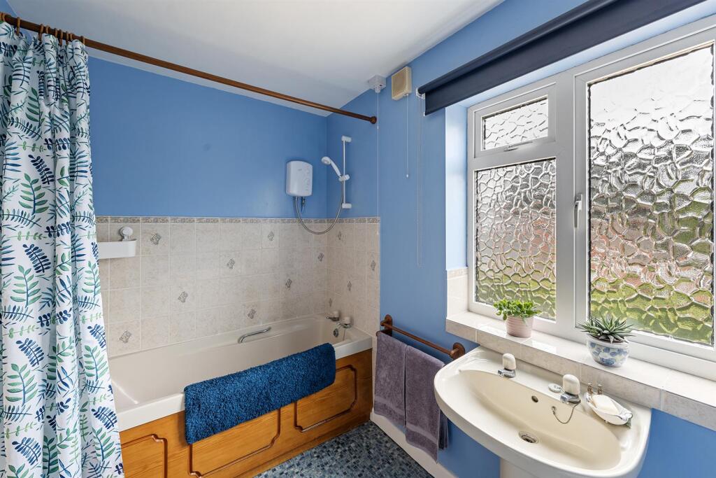 7 Harford Manor Close-19.jpg