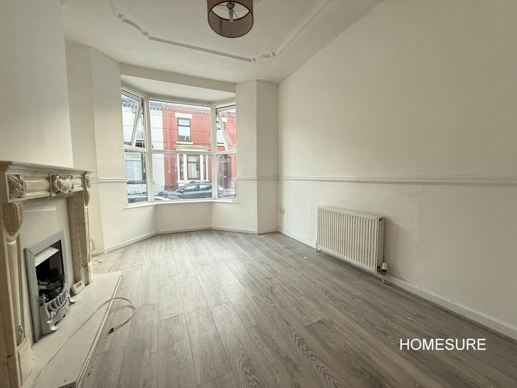 3 Ireton - Lounge...