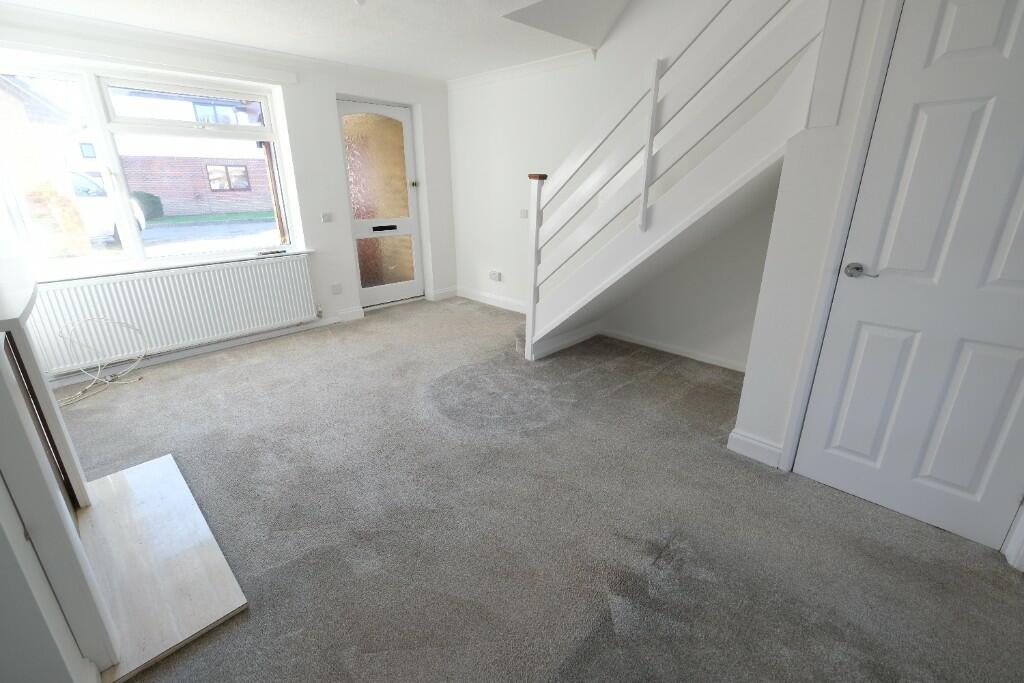 SITTING/DINING ROOM