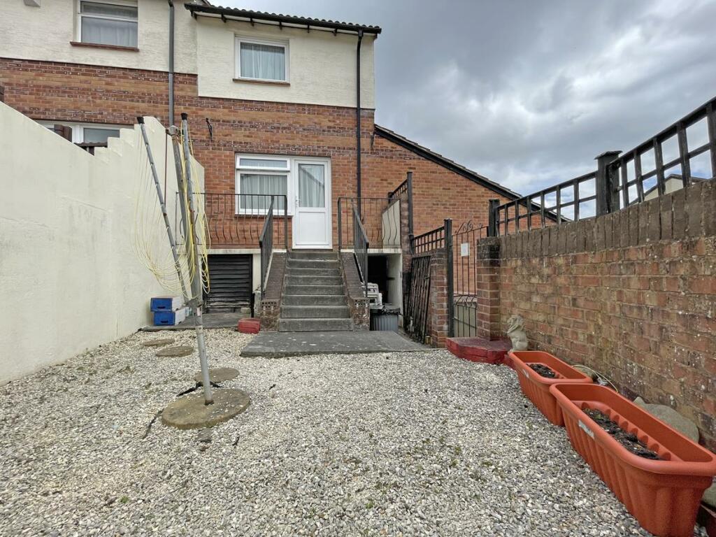 Newbury Close 31 Rear.jpg