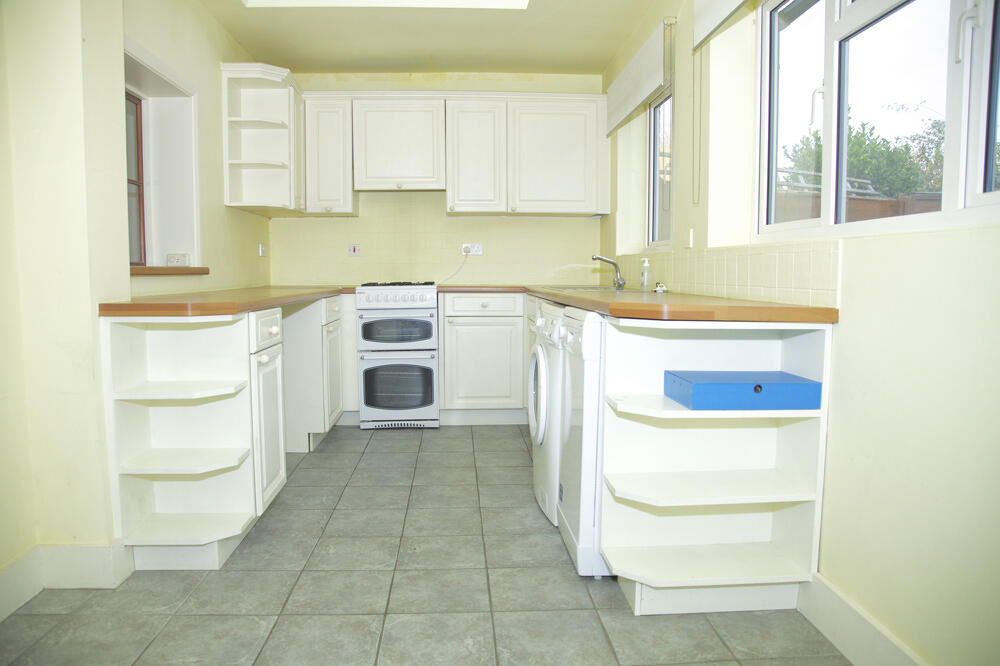104 Sydney Road, SW20 8EF