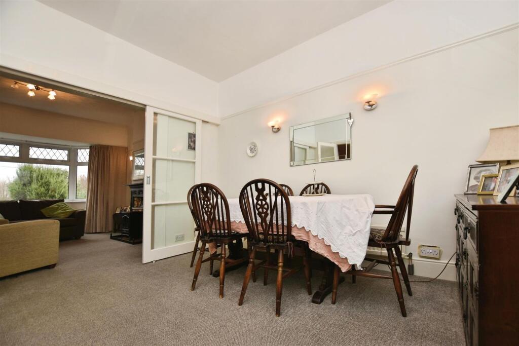 302ccb78-dining 20to 20liv.JPG