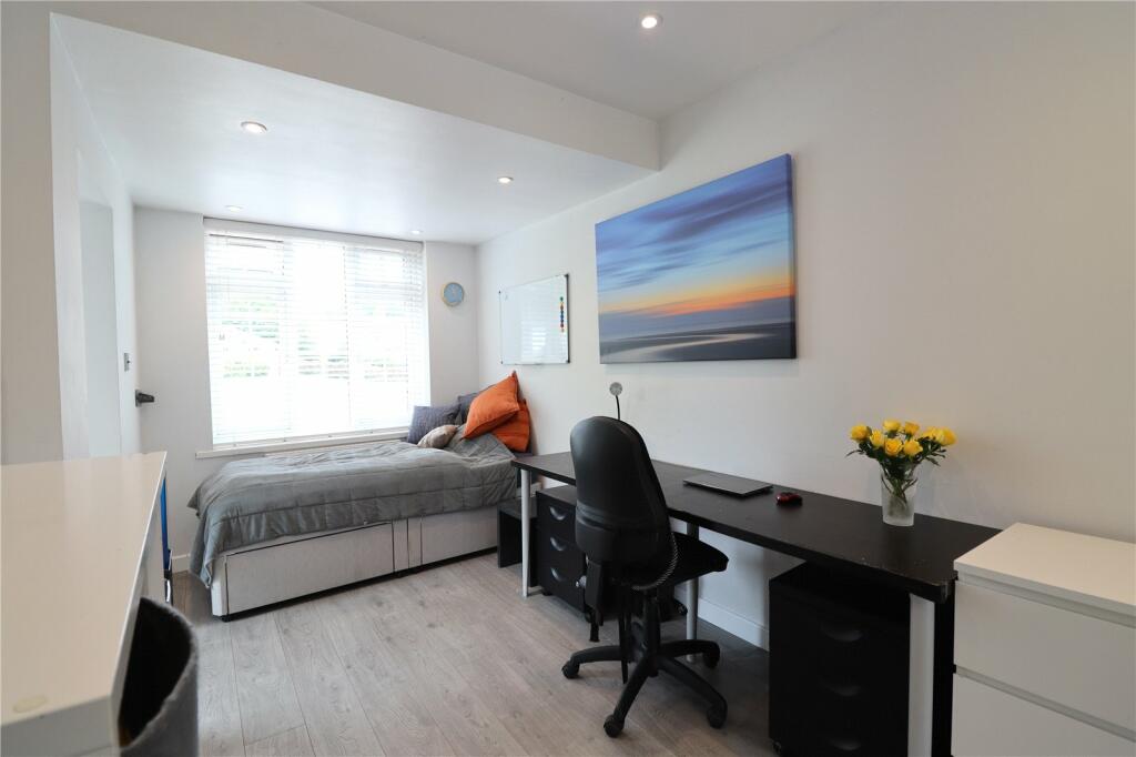 Family Room / Bed 4